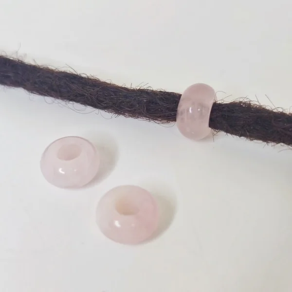 Abalorio de cuarzo rosa
