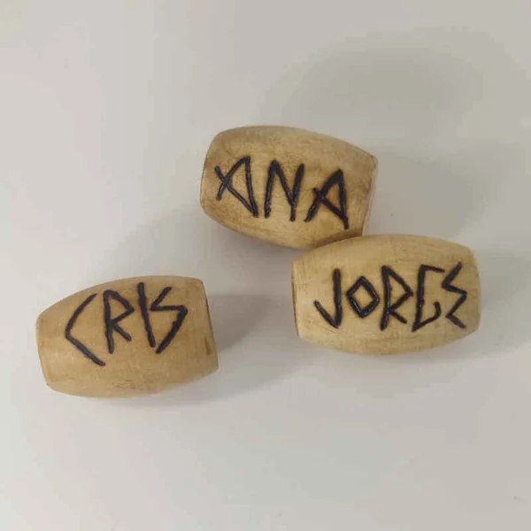 Abalorio Nombre nórdico Pirograbado en Madera