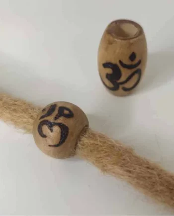 Abalorio Om Pirograbado en Madera