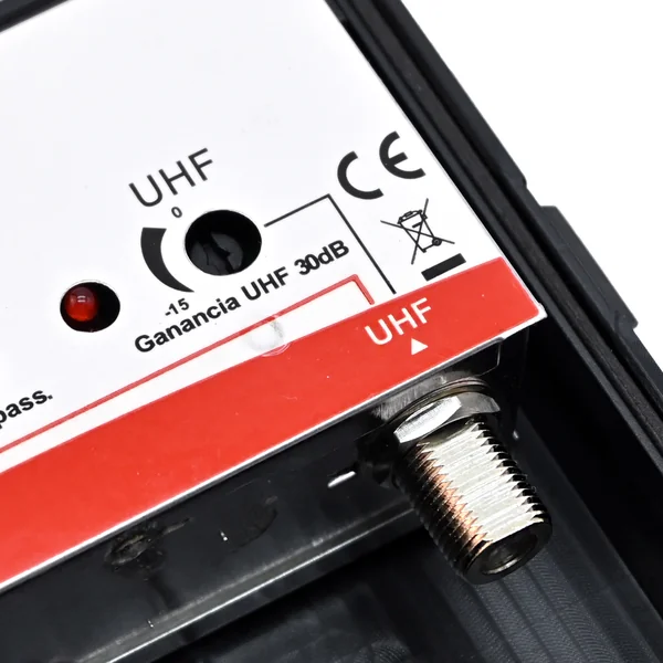 Amplificador de mastil con ganancia 30dB 1e UHF exterior Negro