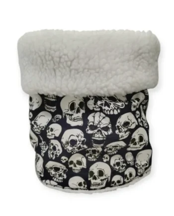 Bufanda modelo Calaveras Terroríficas