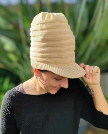 Gorro Rasta Beige con Visera - Estilo anillos
