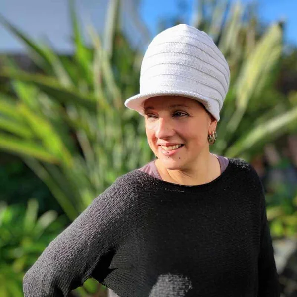 Gorro Rasta Blanco con Visera - Estilo anillos