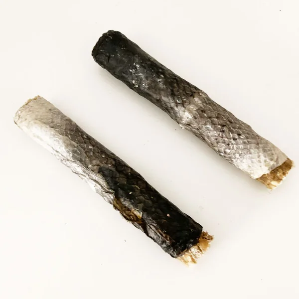 Palito de tripa con piel de salmón
