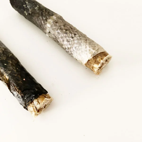 Palito de tripa con piel de salmón