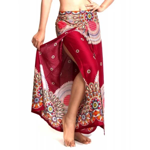 Pantalón rojo de pierna cruzada